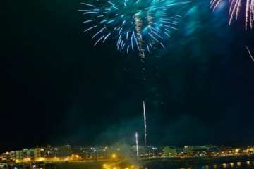 Los fuegos de Melenara, una explosión de color (Foto Celia Fernández)
